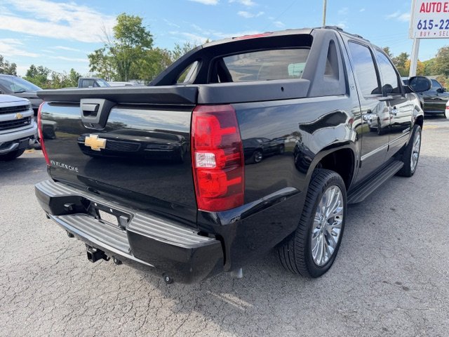 2011 Chevrolet Avalanche - $17,995