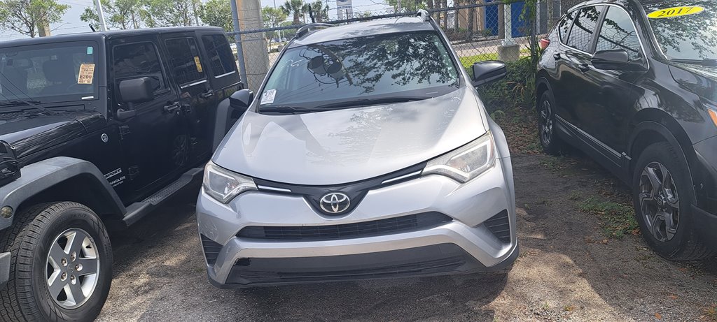 2018 Toyota RAV4 LE photo