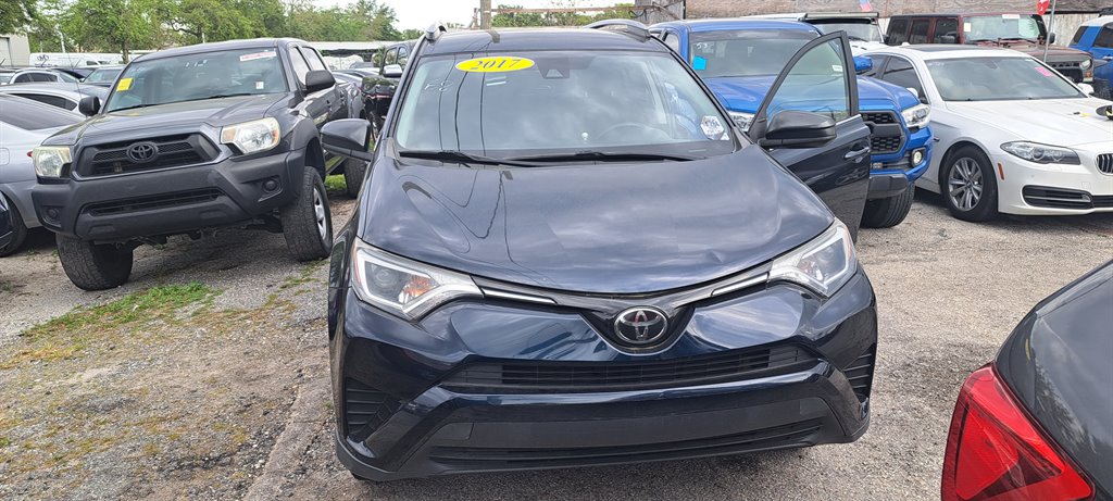 2017 Toyota RAV4 LE photo