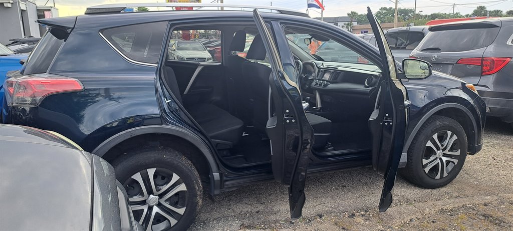 2017 Toyota RAV4 LE photo