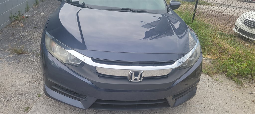 The 2018 Honda Civic LX photos