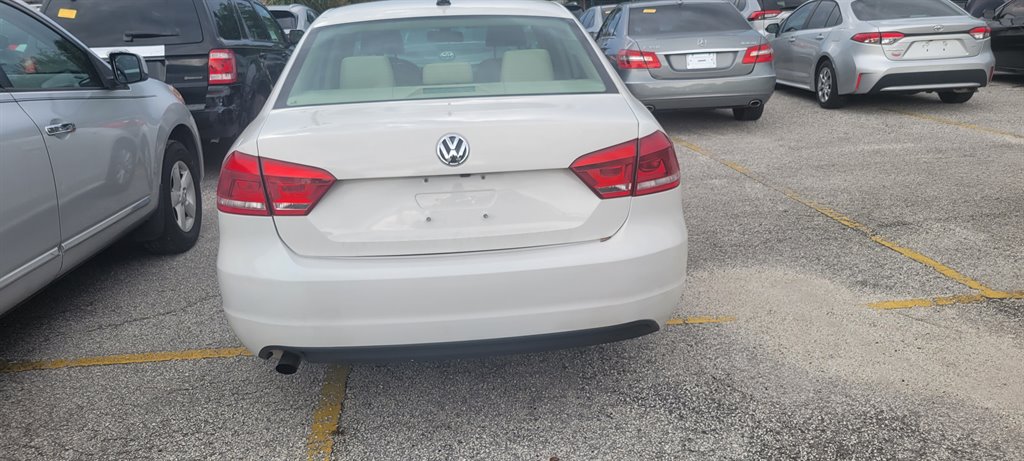 2015 Volkswagen Passat S photo