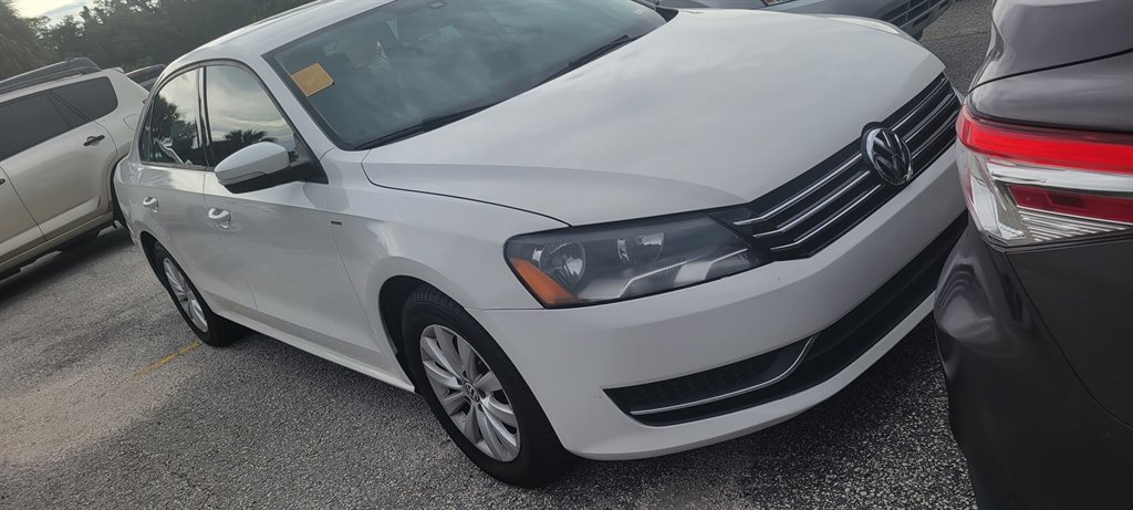 2015 Volkswagen Passat S photo