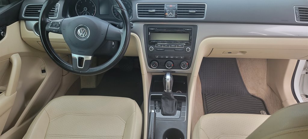 2015 Volkswagen Passat S photo