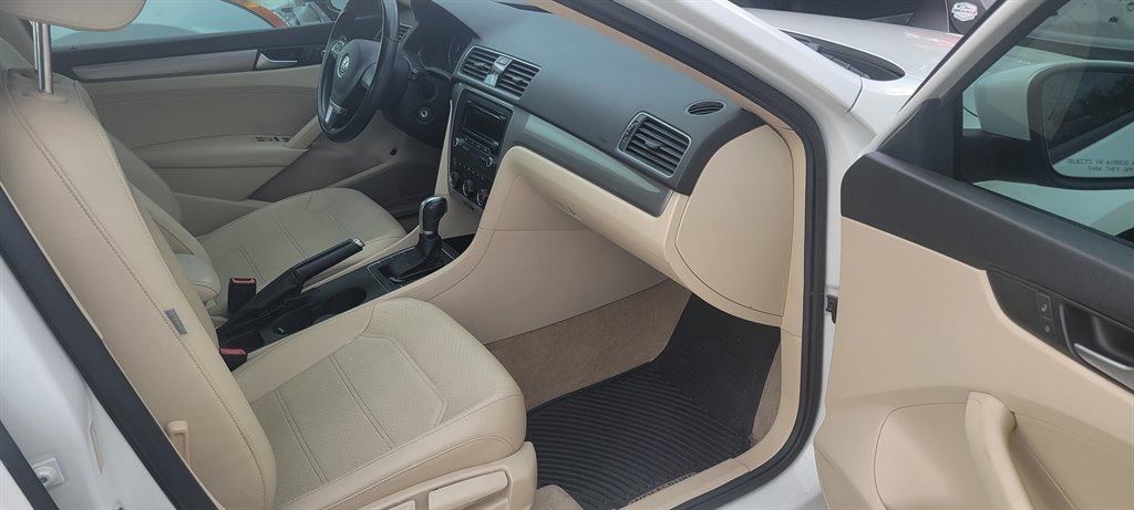 2015 Volkswagen Passat S photo