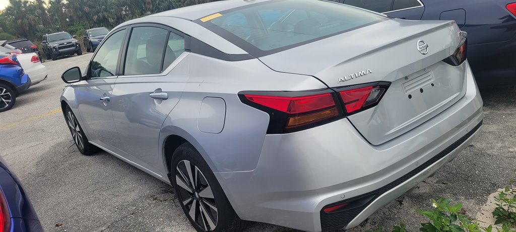 2021 Nissan Altima SV photo