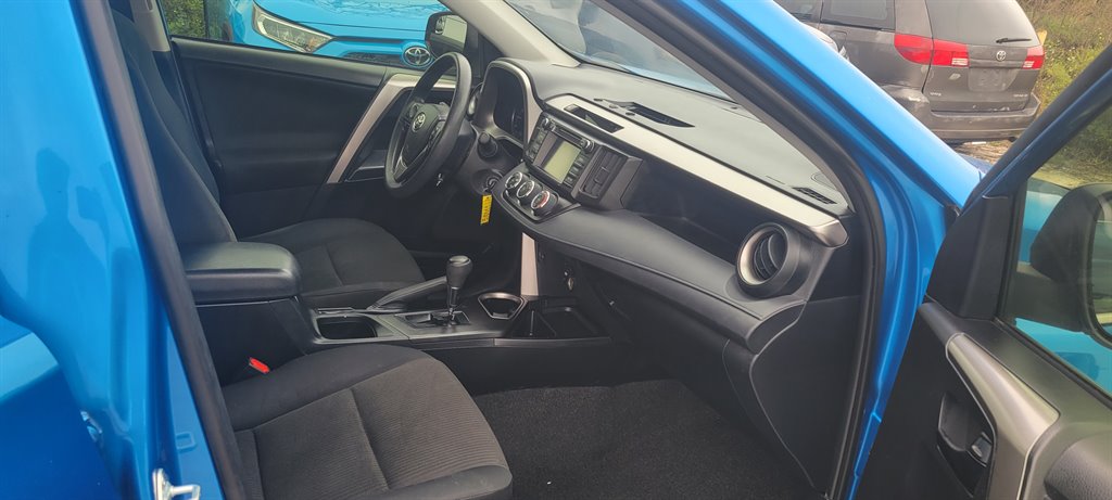 2018 Toyota RAV4 LE photo