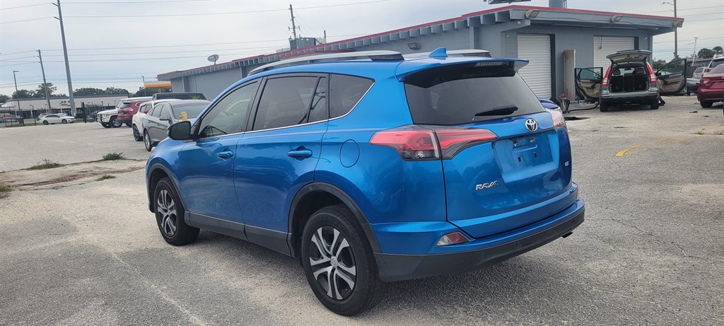 2018 Toyota RAV4 LE photo