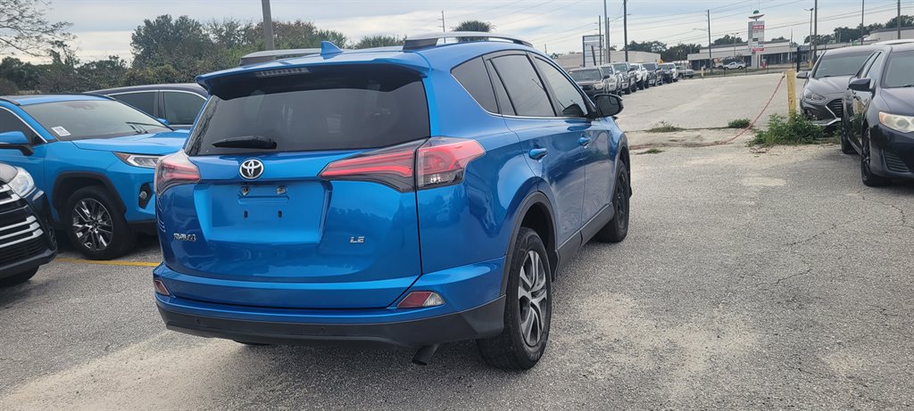 2018 Toyota RAV4 LE photo