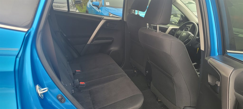 2018 Toyota RAV4 LE photo