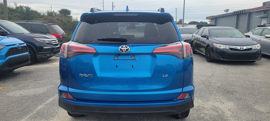 2018 Toyota RAV4 LE photo