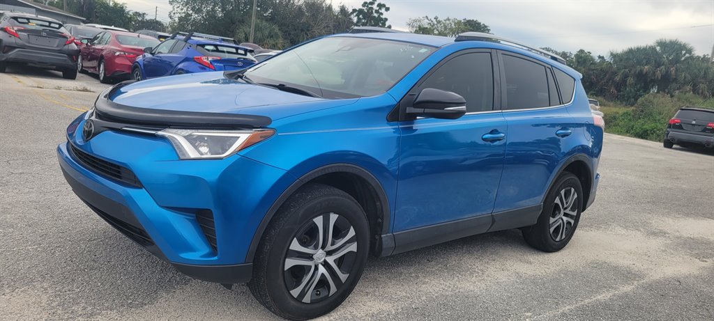 2018 Toyota RAV4 LE photo