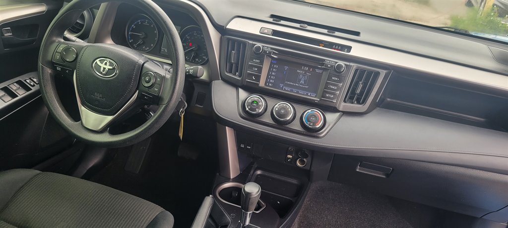 2018 Toyota RAV4 LE photo