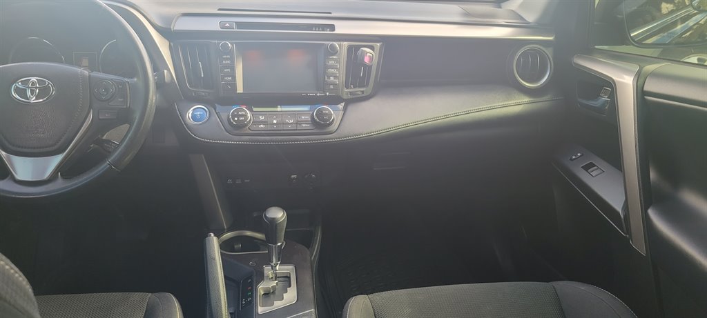 2017 Toyota RAV4 Hybrid LE Plus photo
