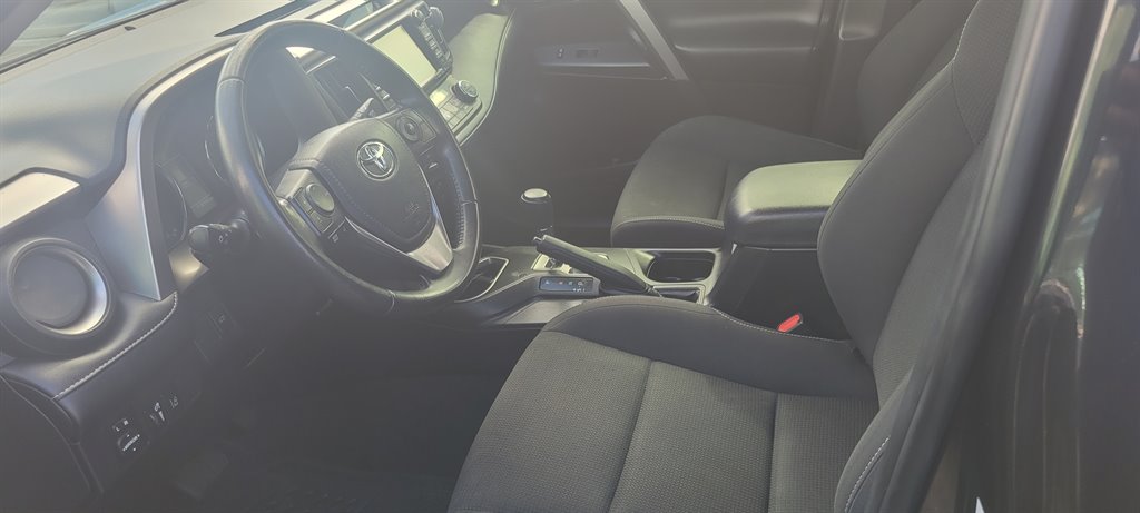 2017 Toyota RAV4 Hybrid LE Plus photo