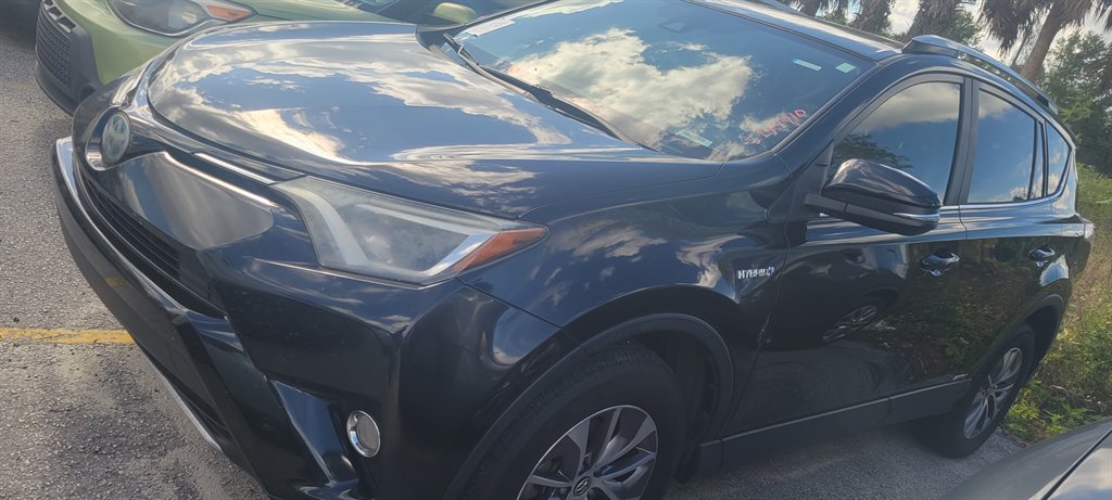 2017 Toyota RAV4 Hybrid LE Plus photo