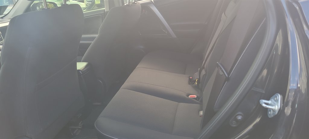 2017 Toyota RAV4 Hybrid LE Plus photo