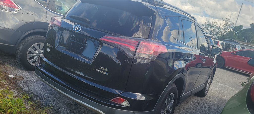 2017 Toyota RAV4 Hybrid LE Plus photo