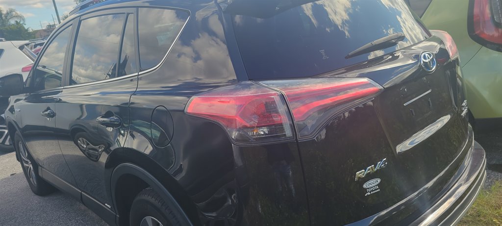 2017 Toyota RAV4 Hybrid LE Plus photo