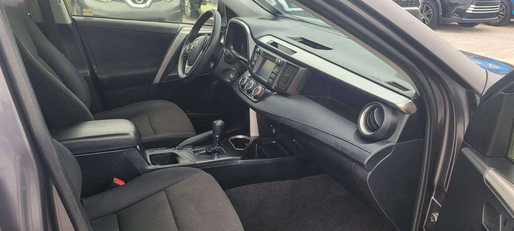 2018 Toyota RAV4 LE photo