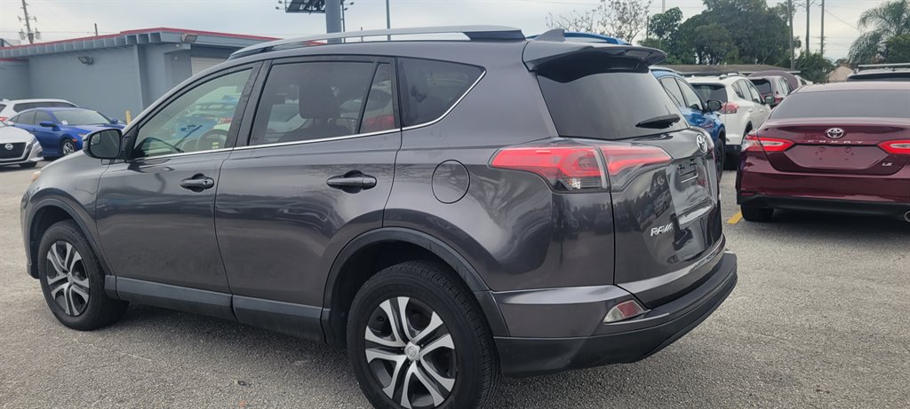 2018 Toyota RAV4 LE photo
