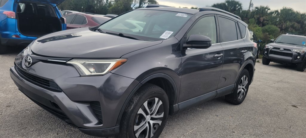 2018 Toyota RAV4 LE photo