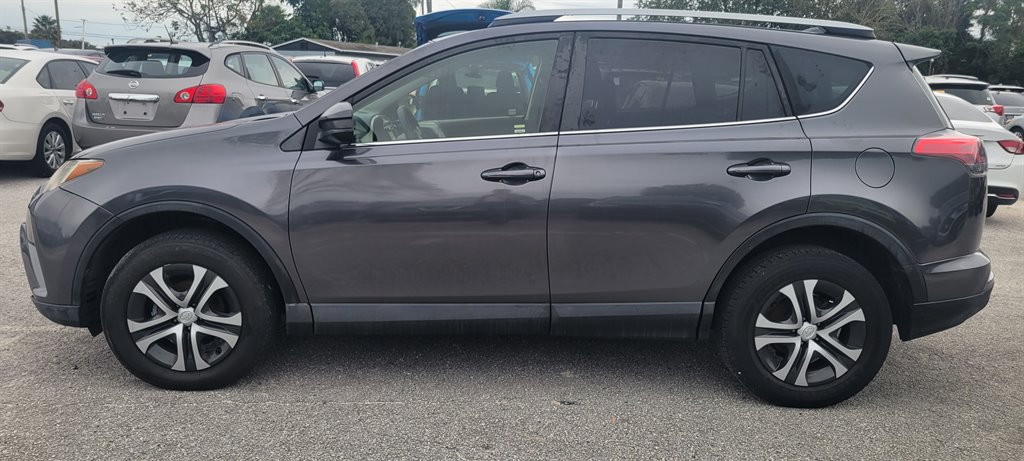 2018 Toyota RAV4 LE photo