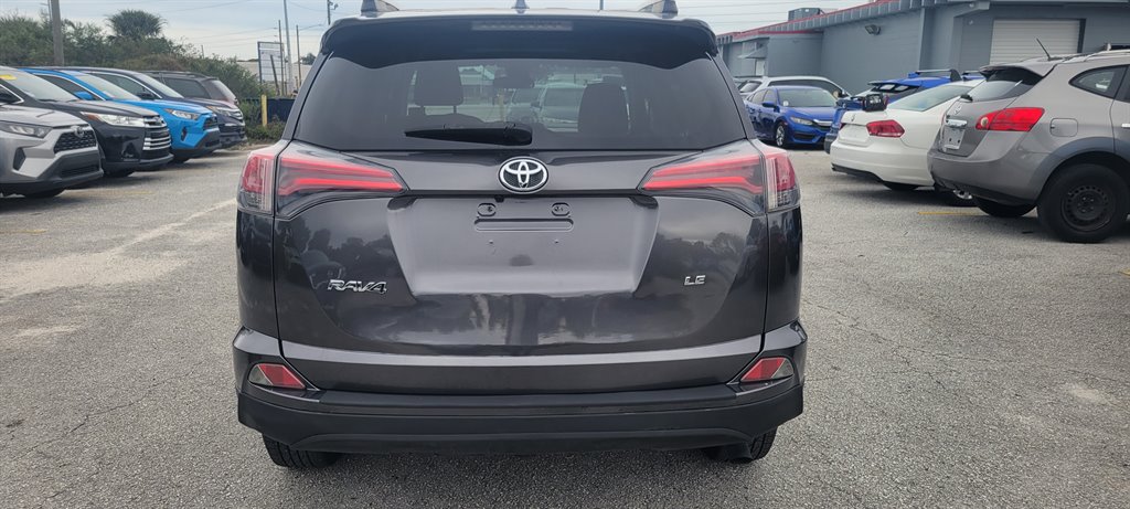 2018 Toyota RAV4 LE photo