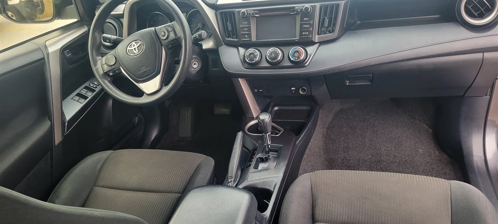 2018 Toyota RAV4 LE photo