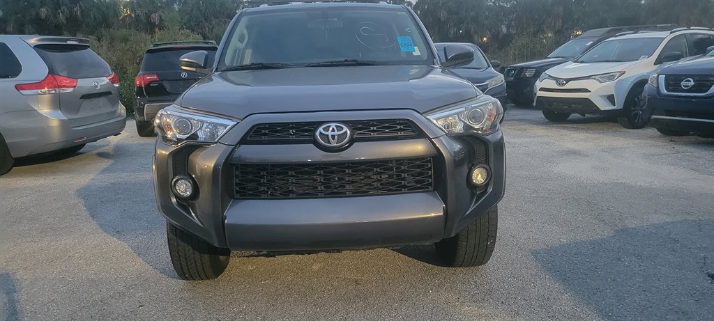 The 2016 Toyota 4Runner SR5 photos