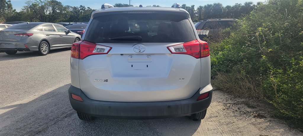 2016 Toyota RAV4 LE photo