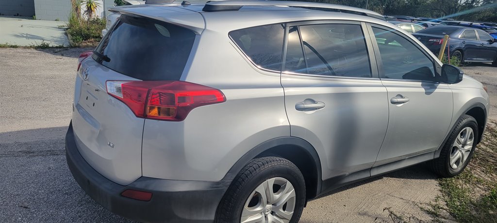 2016 Toyota RAV4 LE photo