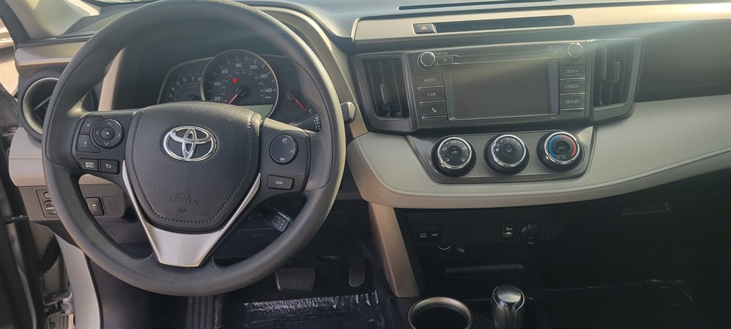 2016 Toyota RAV4 LE photo