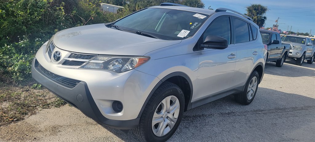 2016 Toyota RAV4 LE photo