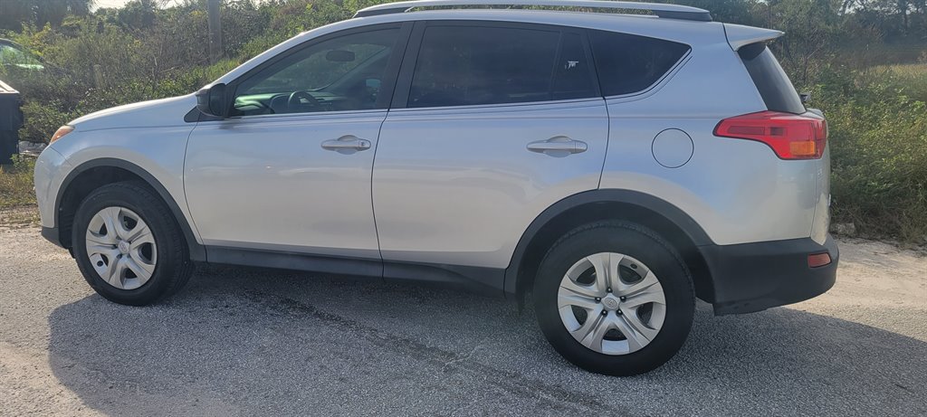 2016 Toyota RAV4 LE photo