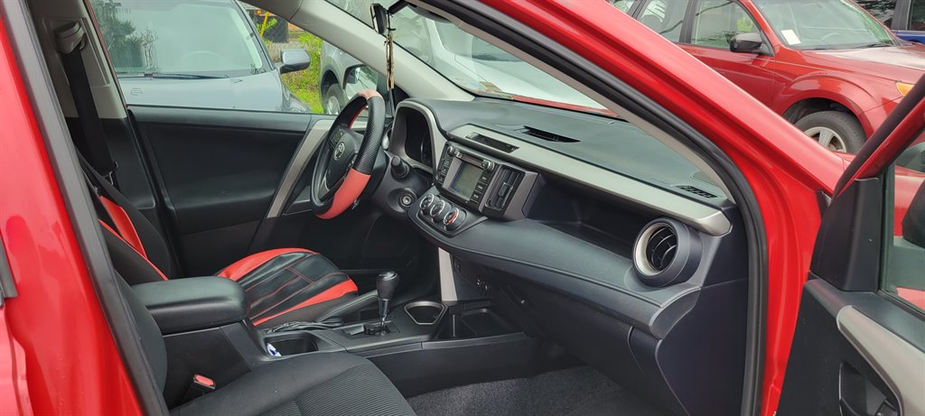 2017 Toyota RAV4 LE photo