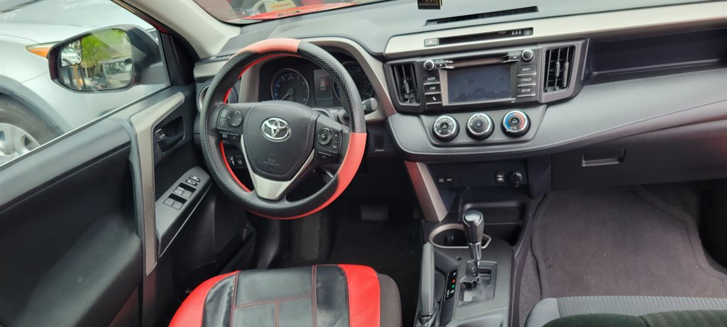 2017 Toyota RAV4 LE photo