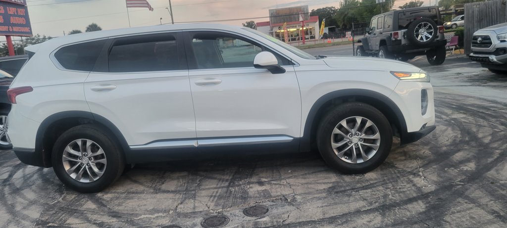 2019 Hyundai Santa Fe SE photo