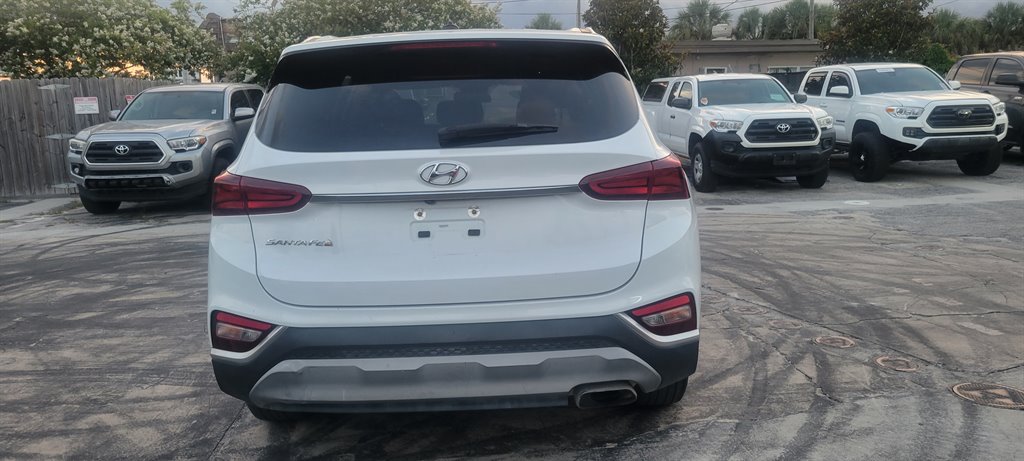 2019 Hyundai Santa Fe SE photo