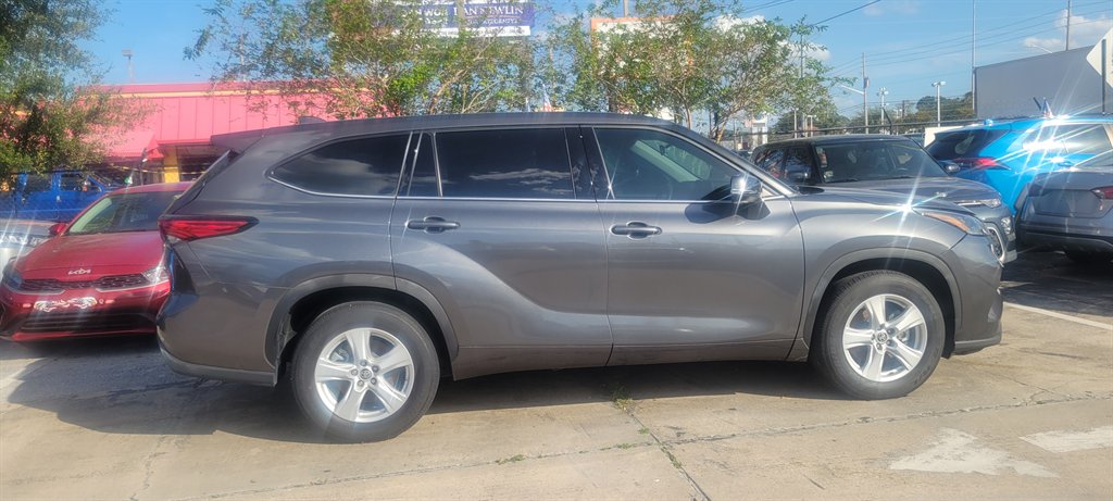 2021 Toyota Highlander - $27,900