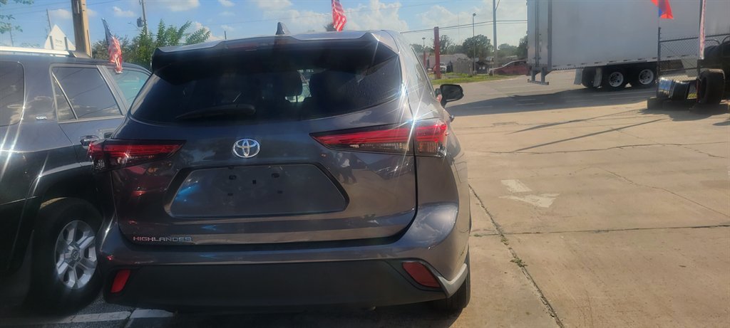 2021 Toyota Highlander - $27,900