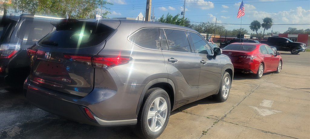 2021 Toyota Highlander - $27,900