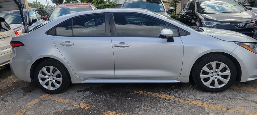 2021 Toyota Corolla LE photo