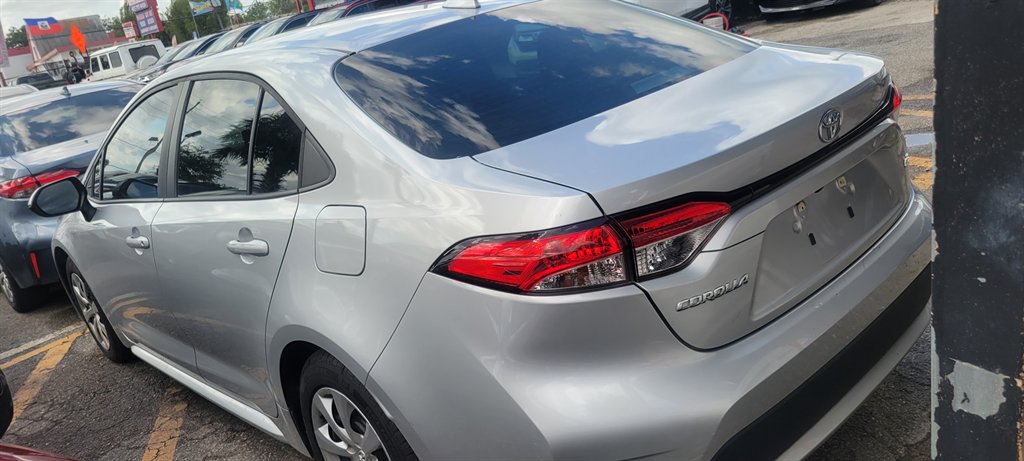 2021 Toyota Corolla LE photo