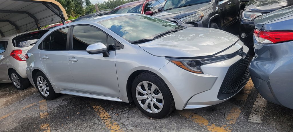 2021 Toyota Corolla LE photo