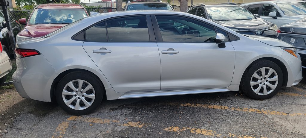 2021 Toyota Corolla LE photo