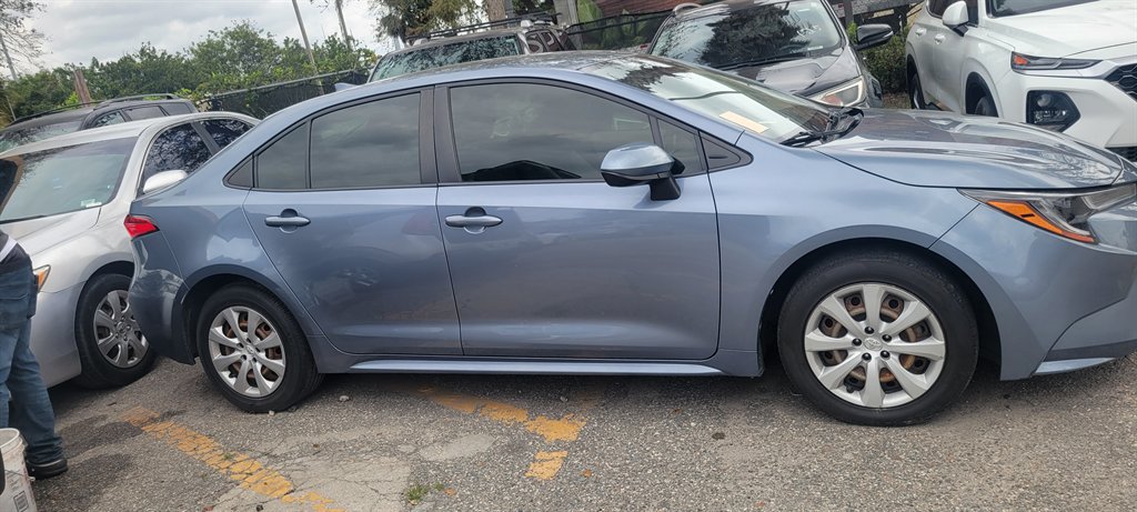 2020 Toyota Corolla LE photo