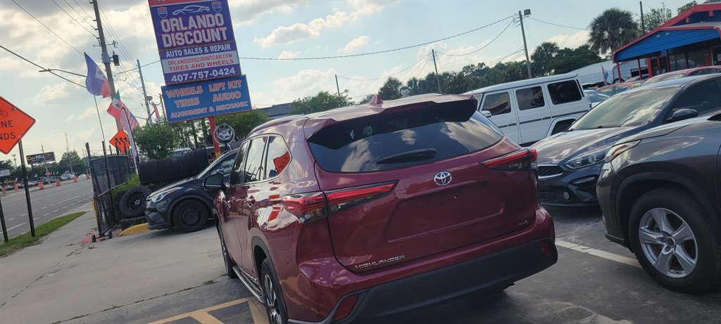 2021 Toyota Highlander - $23,900