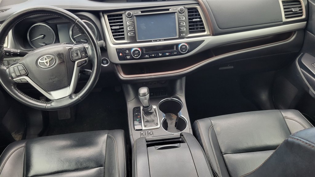 2019 Toyota Highlander - $20,900