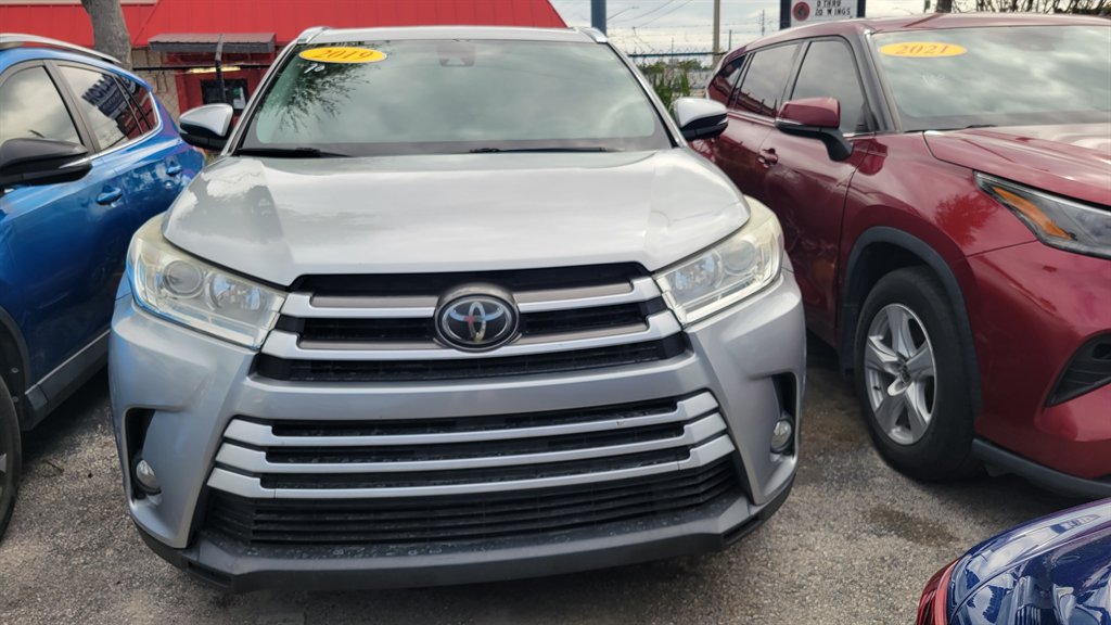 2019 Toyota Highlander - $20,900